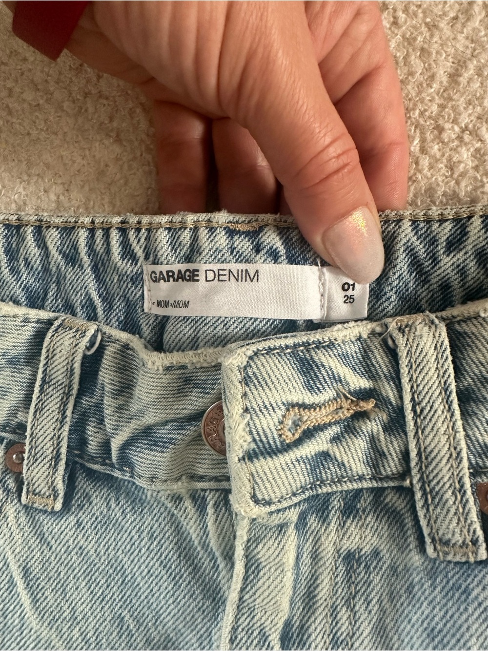 Light Wash Women’s Mom Jeans Garage
